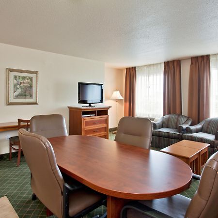 Staybridge Suites - Calgary Airport, An Ihg Hotel Szoba fotó