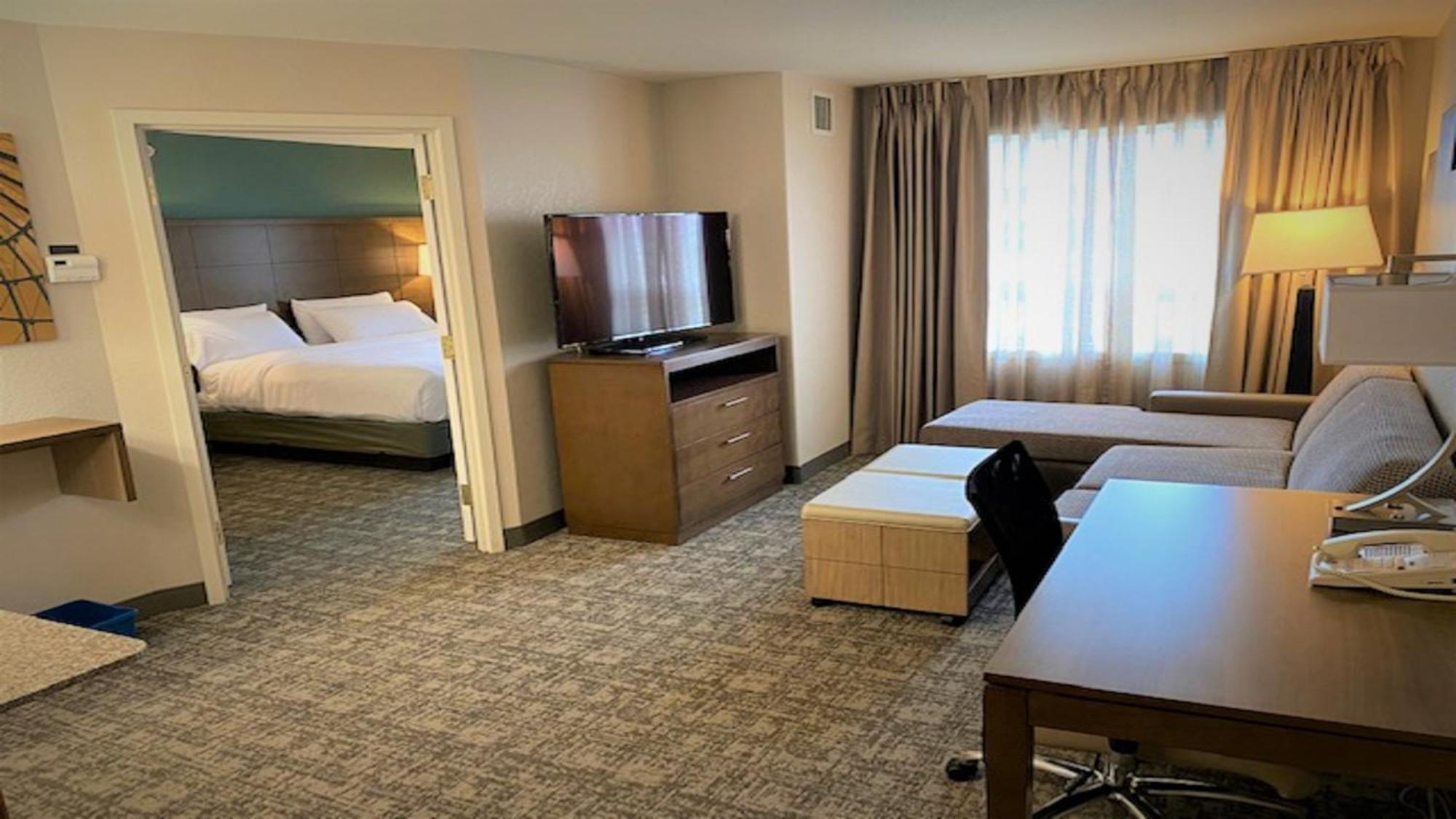 Staybridge Suites - Calgary Airport, An Ihg Hotel Kültér fotó